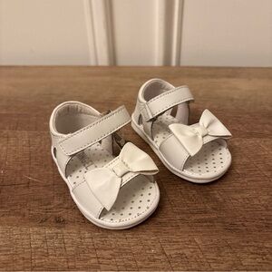 Angel by L’Amour White Leather Sandals With Bow Baby Toddler Size 2 Girl’s